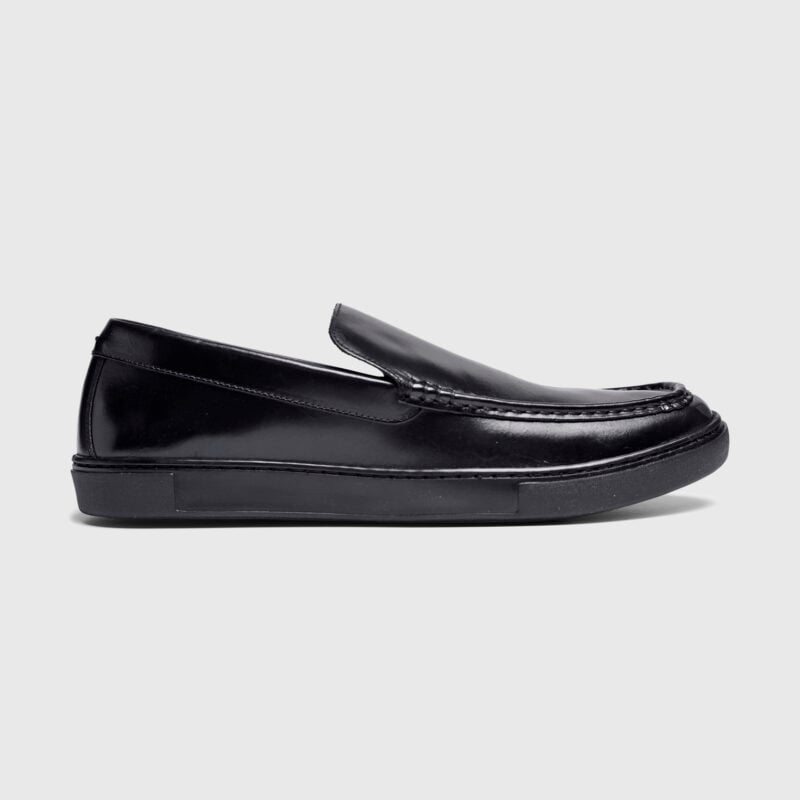 Tênis Mocassim Minimalista em Couro Preto
