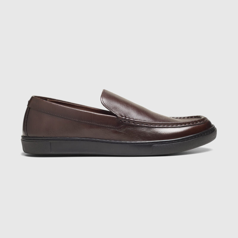 Tênis Mocassim Minimalista em Couro Marrom